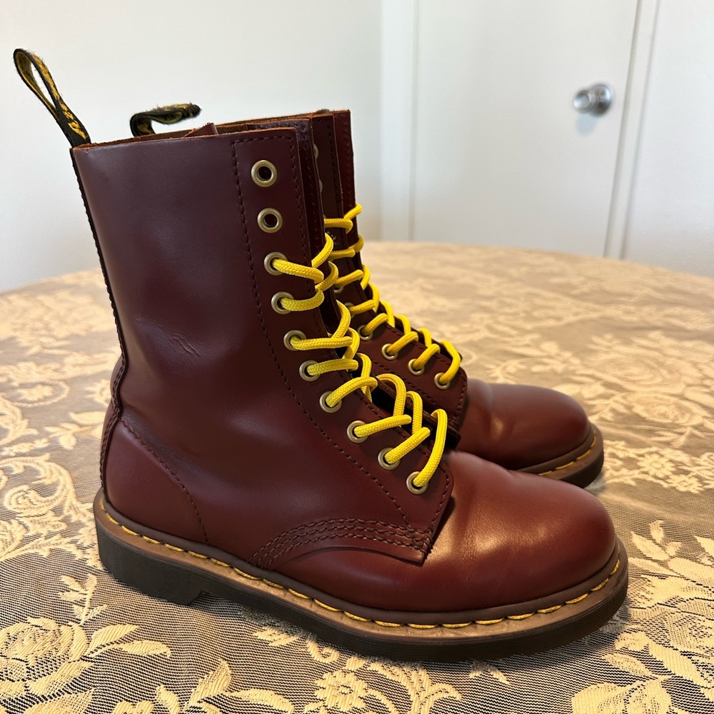 Dr Martens Austin boots